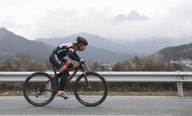 自行车&mdash;&mdash;&ldquo;挺进大别山&rdquo;中国（黄冈）自行车赛举行