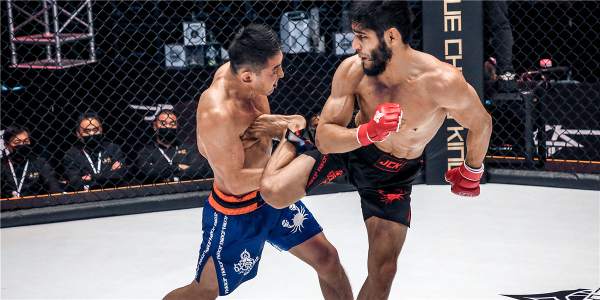 2020JCK觉城之夜笼斗争霸赛精彩瞬间（轻量级决赛-巴拉金分歧判定胜阿吉）