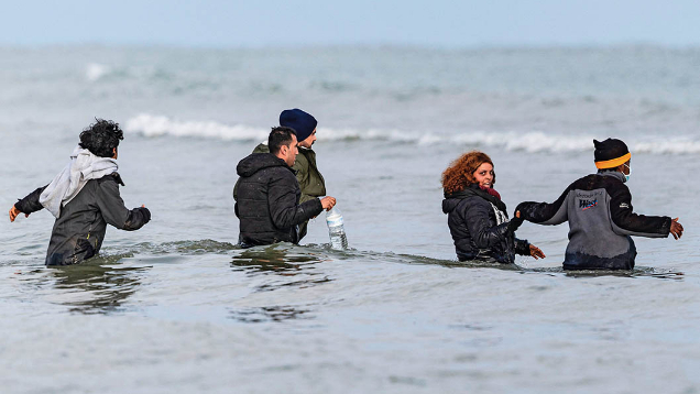 英国签证费上涨：移民“刹车阀”还是经济“绊脚石”