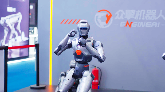 众擎机器人亮相AIE博览会，拳拳生风，燃动全场！