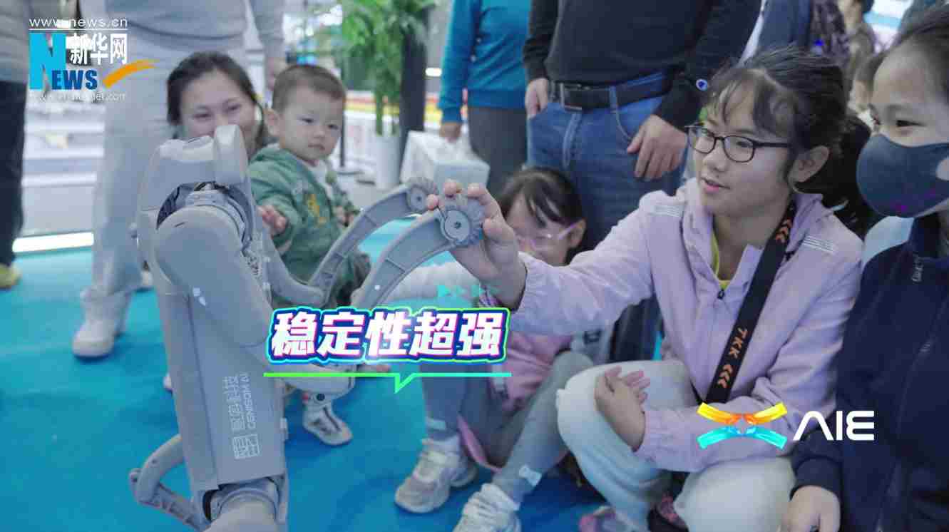 AIE博览会亮点纷呈 创新成果吸引海外采购商频频点赞