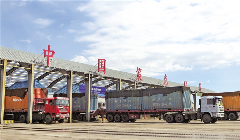 内蒙古策克口岸通关过货量突破3000万吨