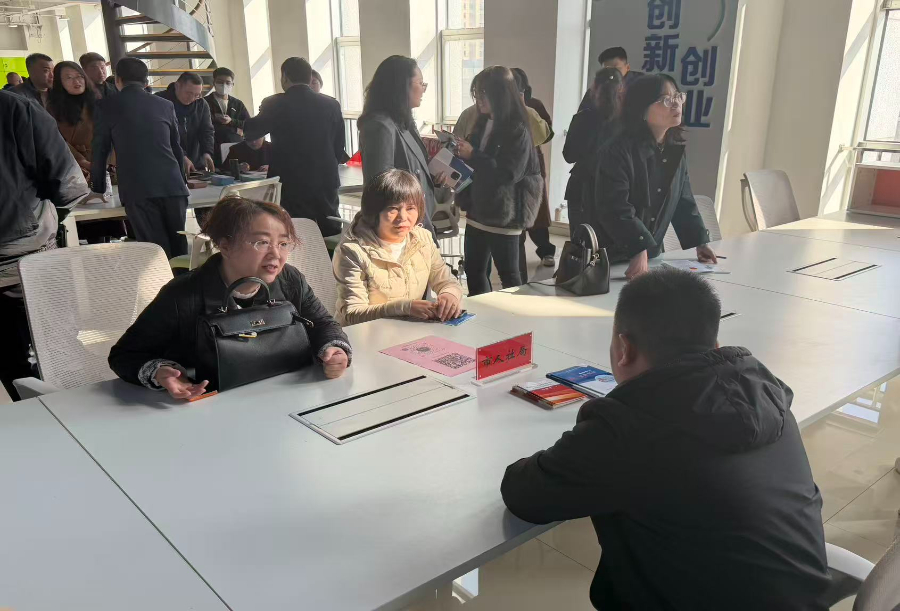 “首府同心·助企服务超市”活动举行