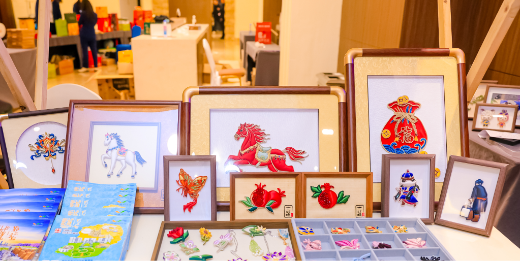 从衣襟到挂画：一枚盘扣的“破圈”传承之路