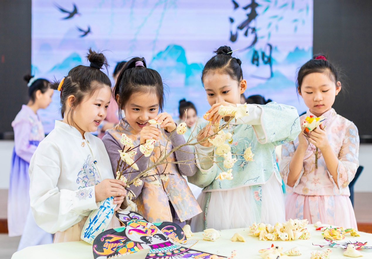 呼和浩特：体验清明民俗 感知节日传统