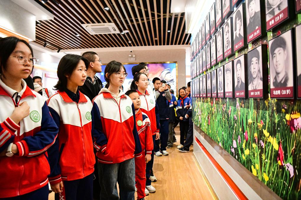 呼和浩特：清明追思 致敬英烈