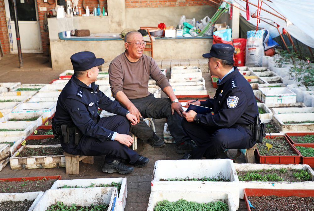 万警万员进万家 护航春耕保民生