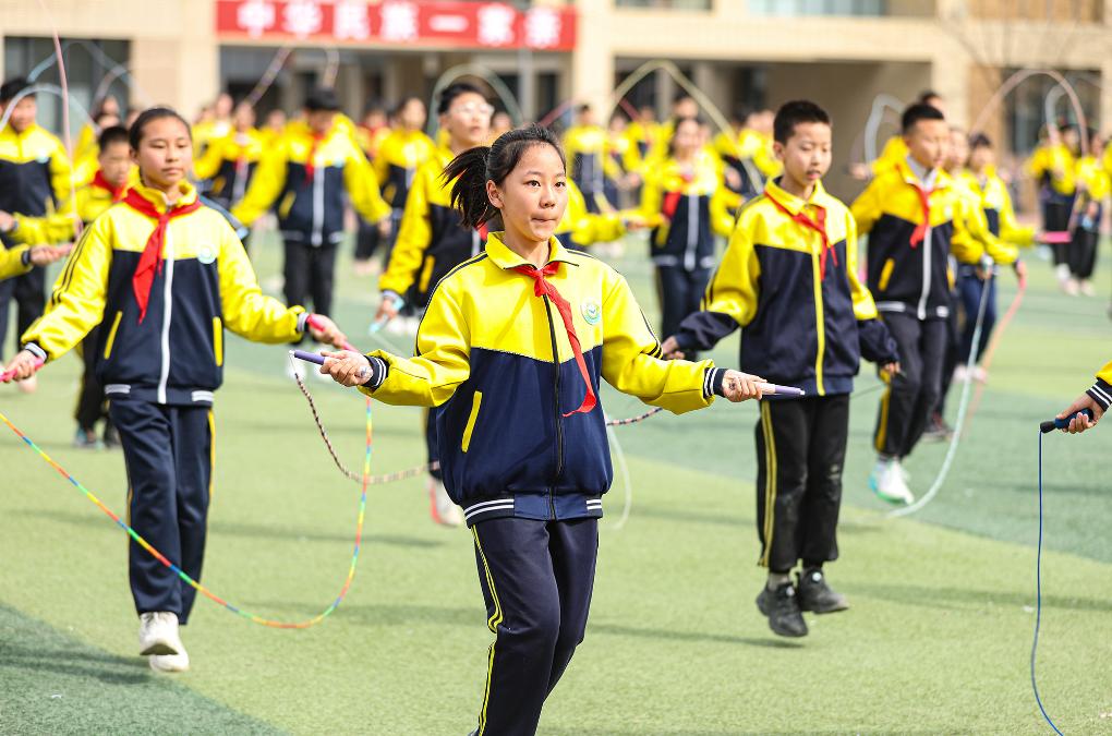  内蒙古包头：多彩课间助学生健康快乐成长