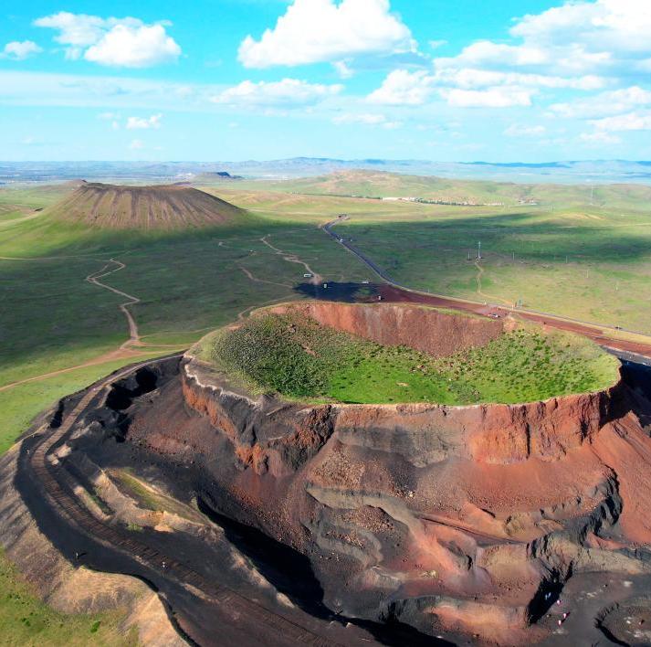 内蒙古察右后旗：火山脚下民宿兴