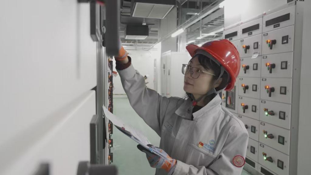 算力“管家”：那些守护AI“中枢”的人