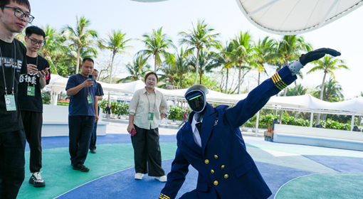 从“炫技”走向实用 嘉宾共话人形机器人进阶之路